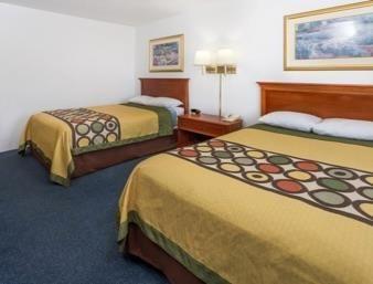 Hotel Super 8 By Wyndham Pontiac