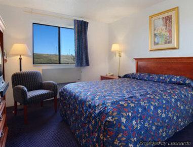 Super 8 By Wyndham Hotel Pontiac