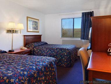 Super 8 By Wyndham Hotel
